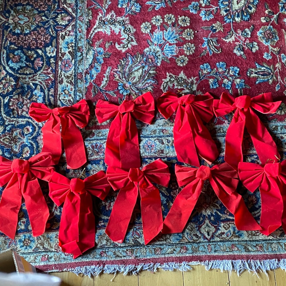 Red Velvet Holiday Bows — Set of 8